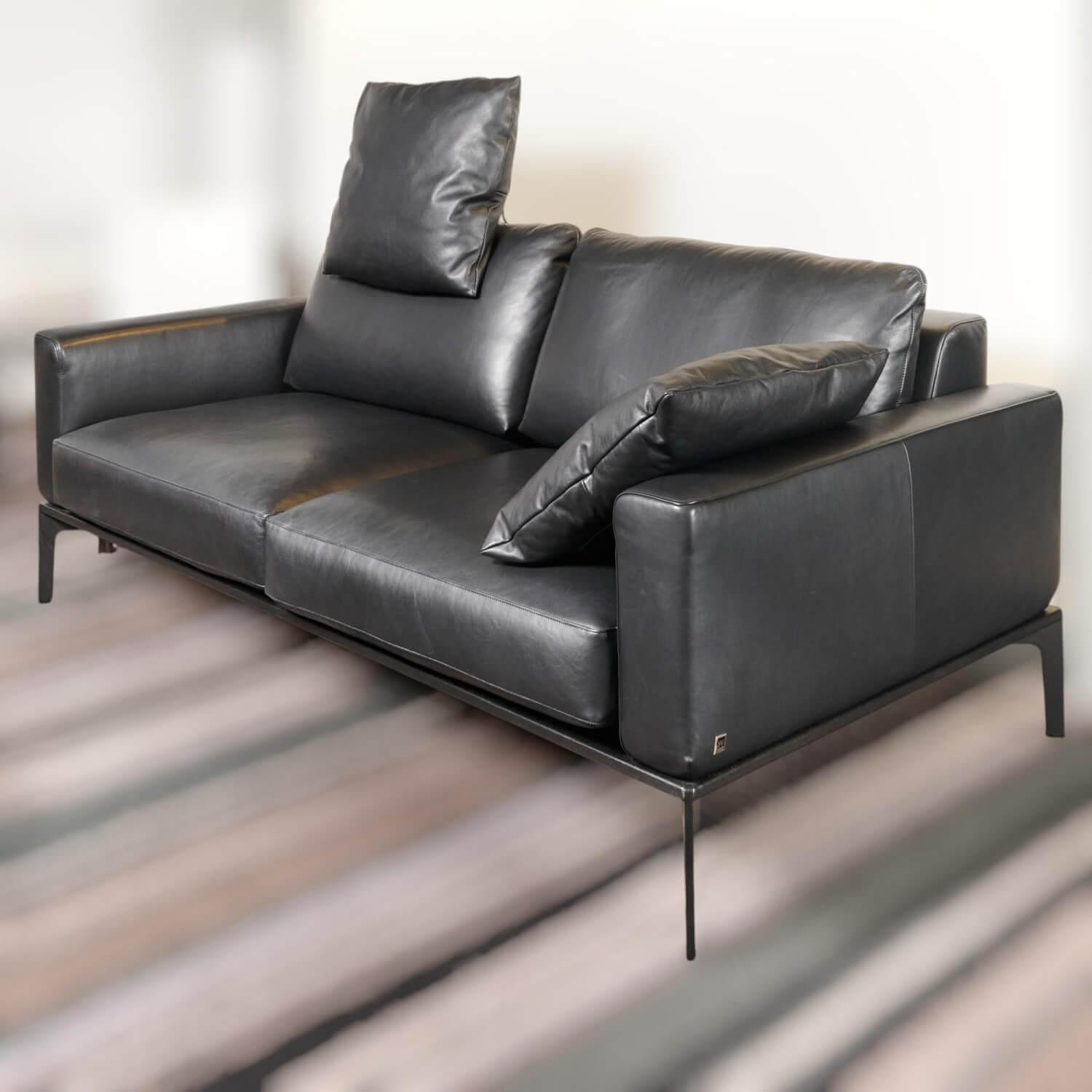 Bielefelder Werkstätten - Spirit Sofa 2/80 Armlehne Schmal Leder Space Schwarz mit 2 Kissen - 3