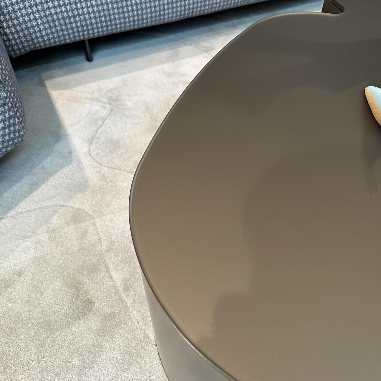 Ligne Roset - Couchtisch Pukka Platte Hartglas Bronzefarben Gestell Stahl Bronzefarben Matt Lackiert - 5