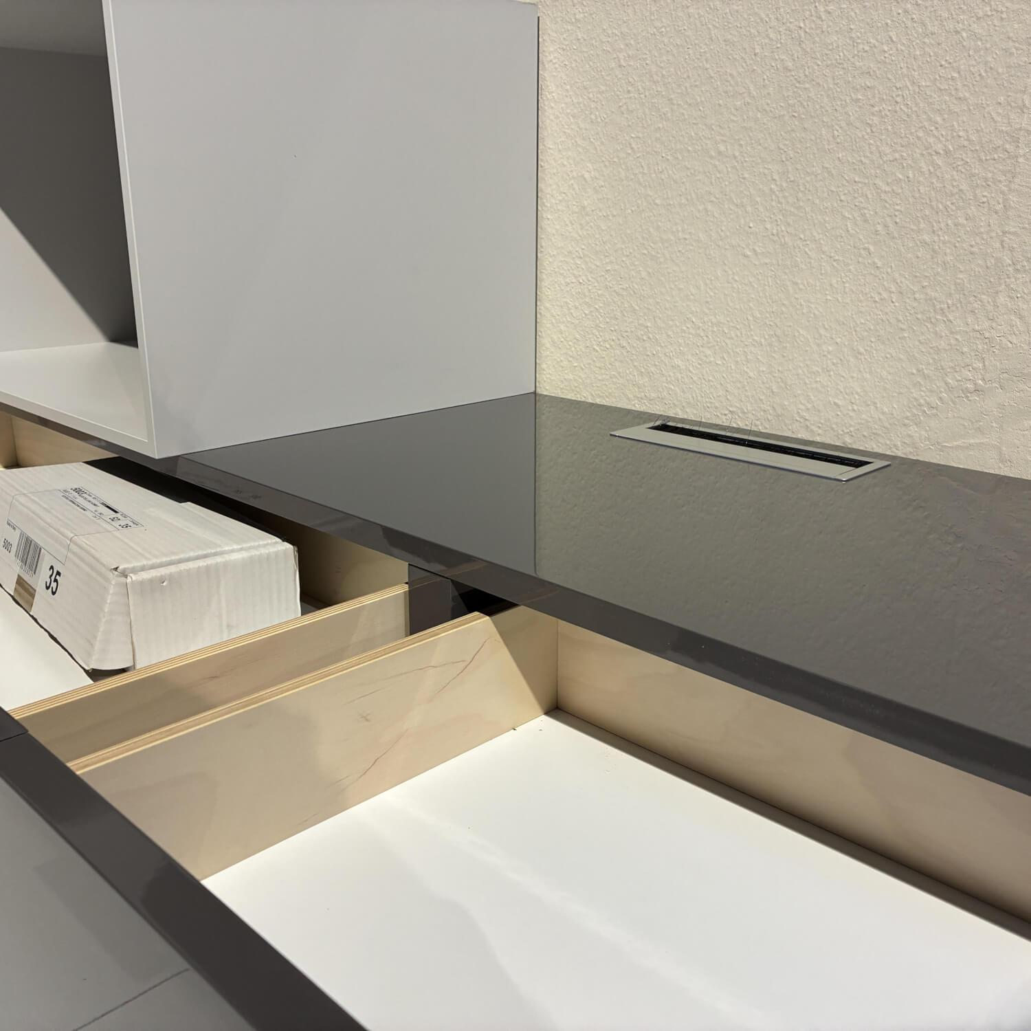 Contur - Wohnwand 5800 A99908 Lack Hochglanz Tufo Grau Lack Matt Perla Weiß Und Oceano Blau - 5