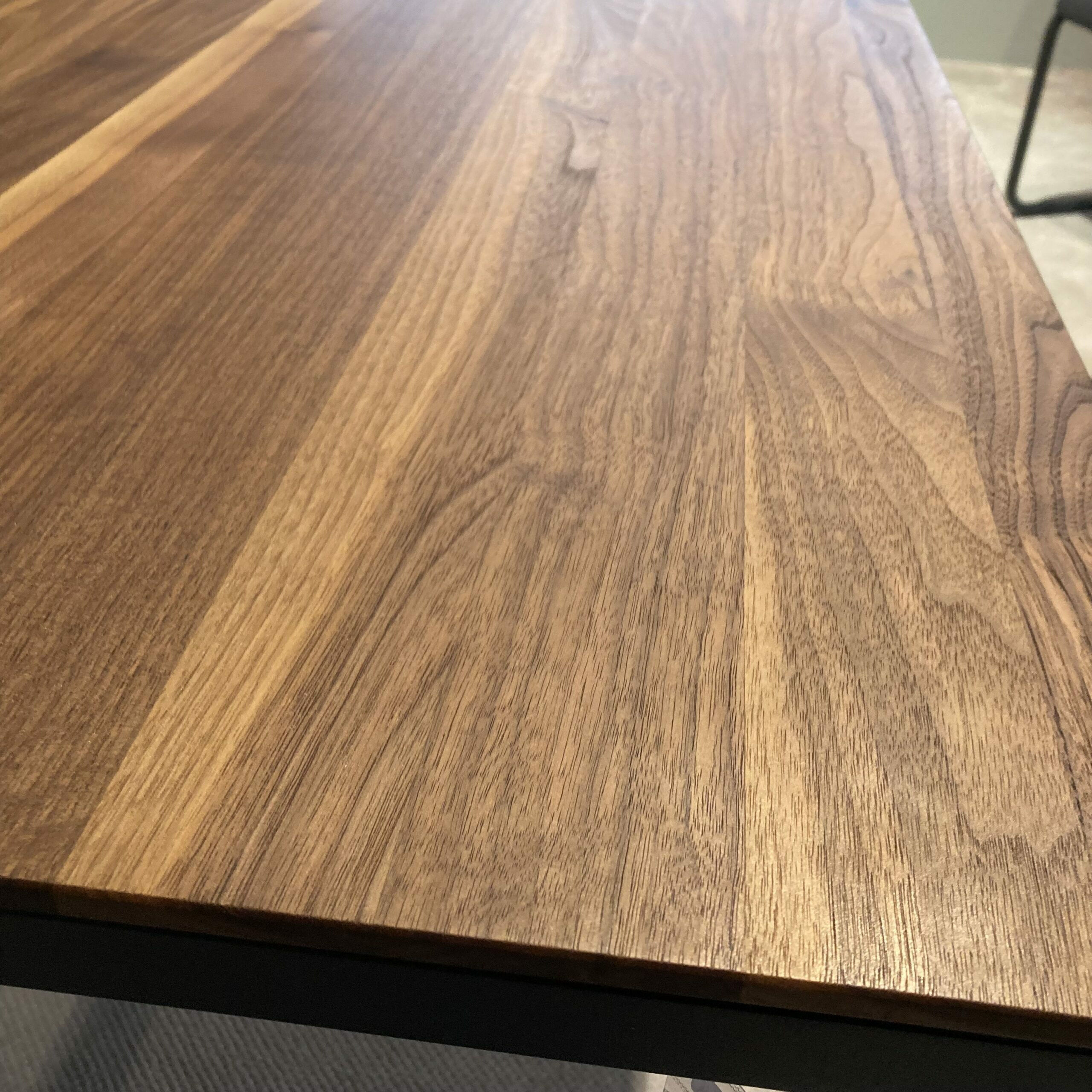 Willisau - Esstisch Dino Platte Amerikanischer Nussbaum Gestell Metall Schwarz Pulverbeschichtet  - 2