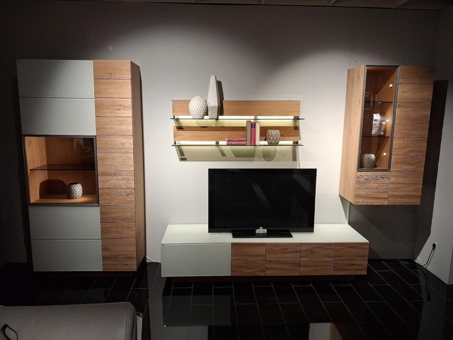 Voglauer - Wohnwand Vmontanara Wildeiche Geölt Akzent Glas Optiwhite Weiß Inklusive Beleuchtung - 3