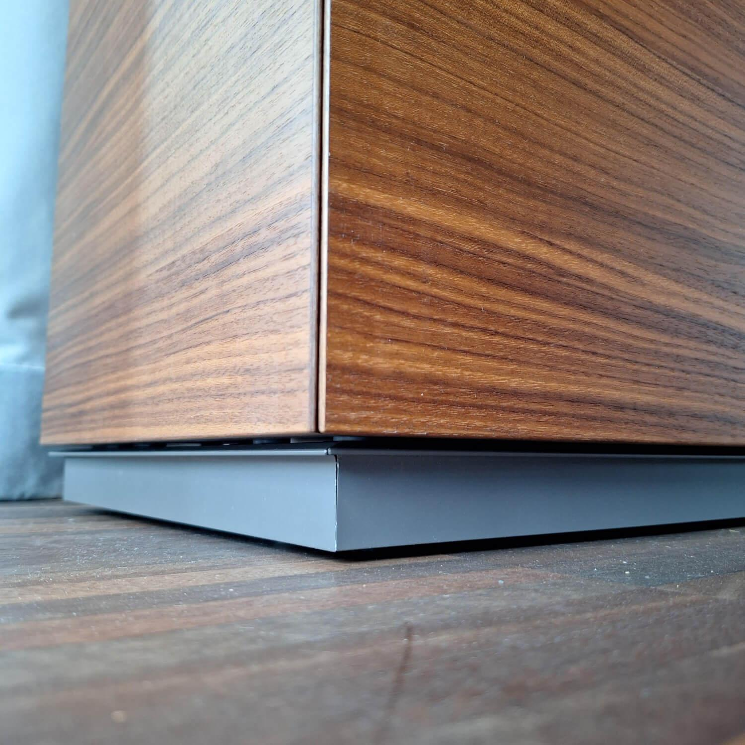 Interlübke - Sideboard Cube Nussbaum Canela Geölt Lederauflage Dunkelbraun Sockel Grau - 12