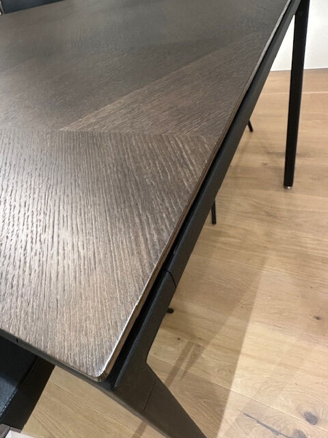 Vipp - Esstisch Large Vipp Platte Dunkle Eiche Gestell Aluminium Schwarz Pulverbeschichtet - 7