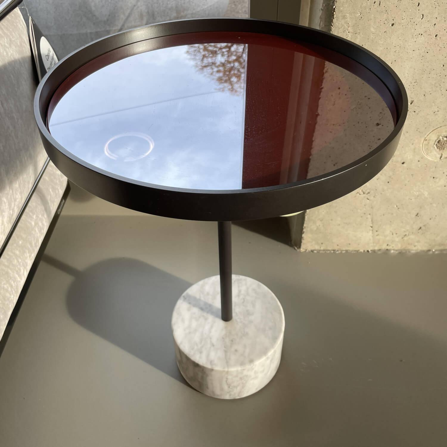 Cassina - Beistelltisch 9 Platte Aluminium Und Glas Ziegelrot Gestell Anthrazit Basis Marmor Carrara Weiß - 4