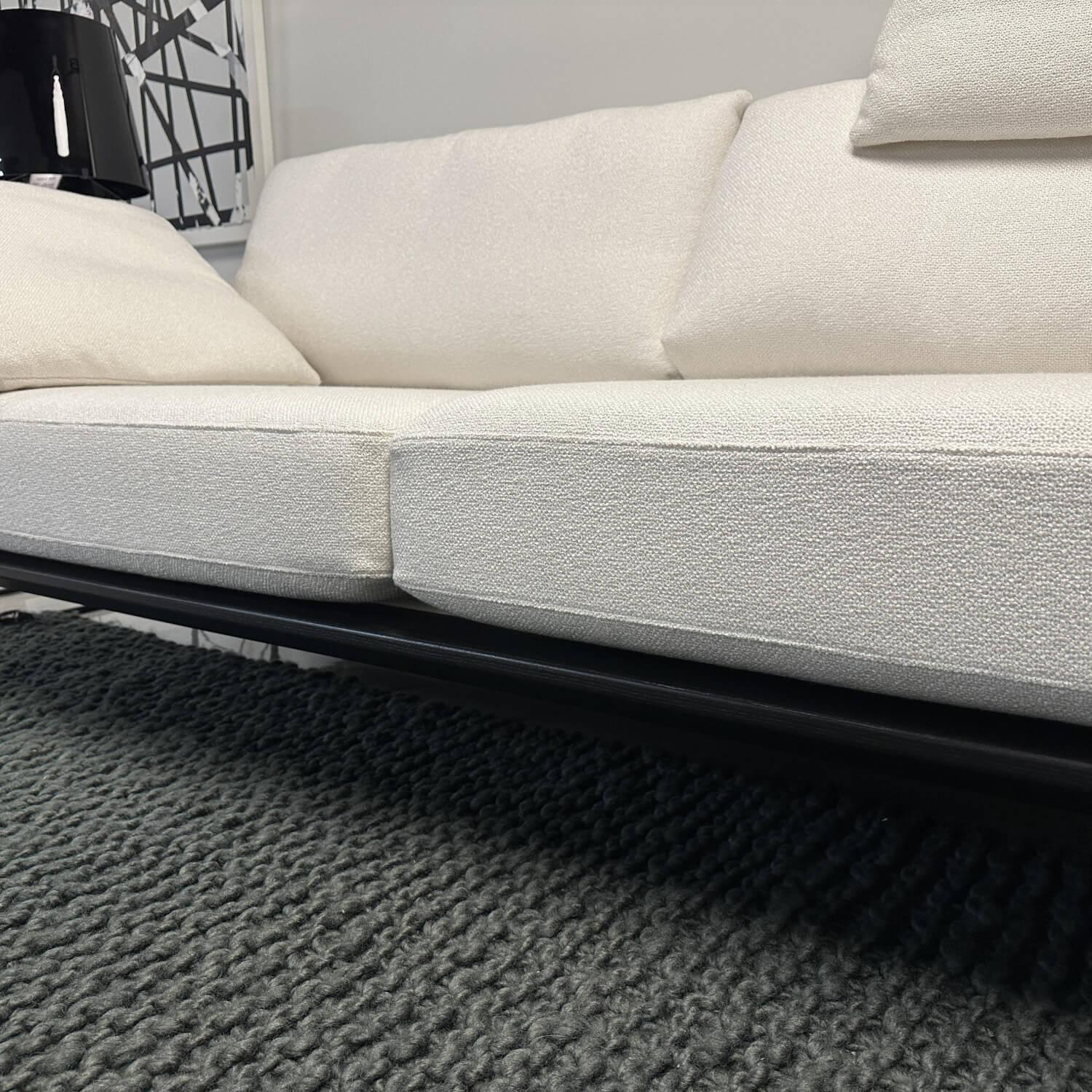 Bielefelder Werkstätten - Sofa Spirit BW155-3006 Stoff Mara Weiß Metallfuß Schwarz Matt mit Rückenbügel und Kissen - 4