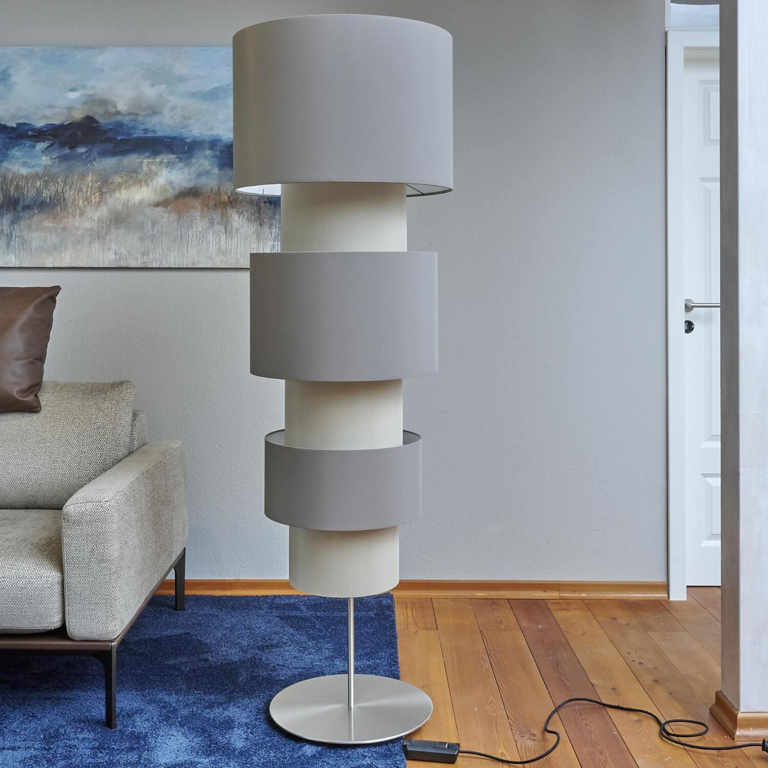 Bielefelder Werkstätten - Stehleuchte Soho Schirm Kiesel Sand Fuß Nickel Matt - 8