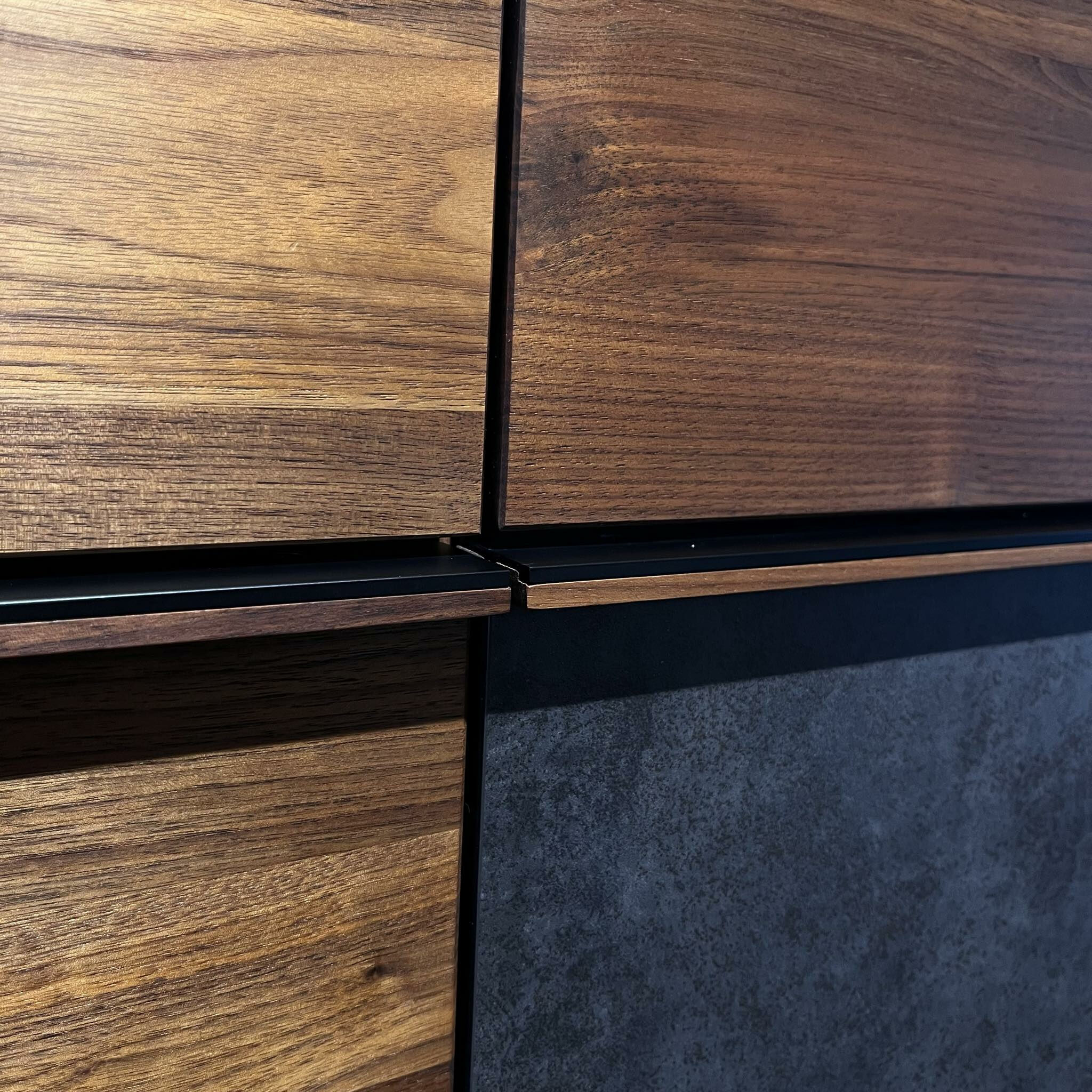 Wimmer - Hänge-Sideboard Wildau Nussbaum Natur Rustikal Frontabsetzung Keramik Iron Grau  - 4