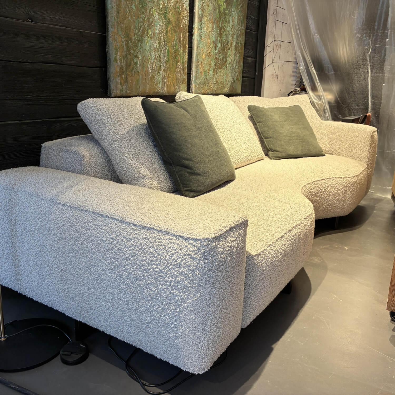 Minotti - Sofa Yves Wave Stoff Orion Sabbia Sand Beige Gestell Metall Black Coffee Braun Inkl. Hocker - 2