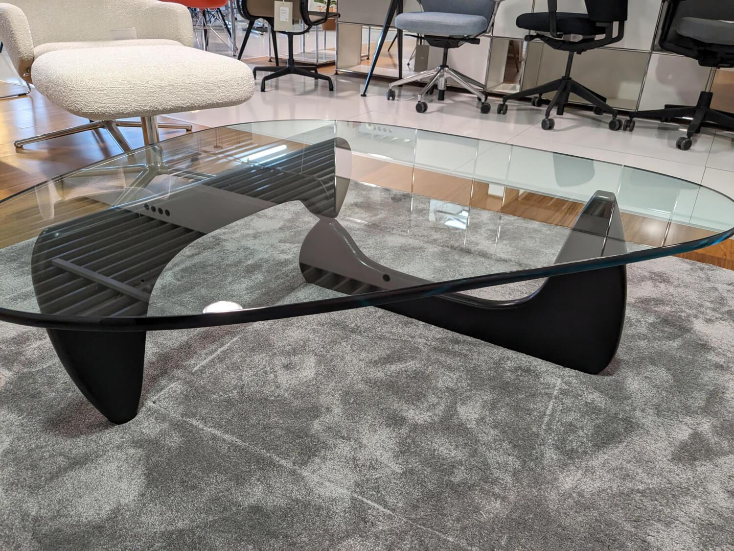 Vitra - Beistelltisch Coffee Table Glas Esche Schwarz - 5