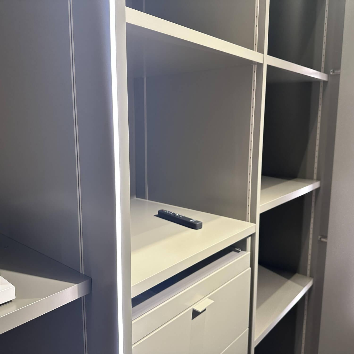 Interlübke - Collect Plus closet with drop-down doors lacquer M37 Manor Green Brown Leather handle Black Including interior lighting - 4