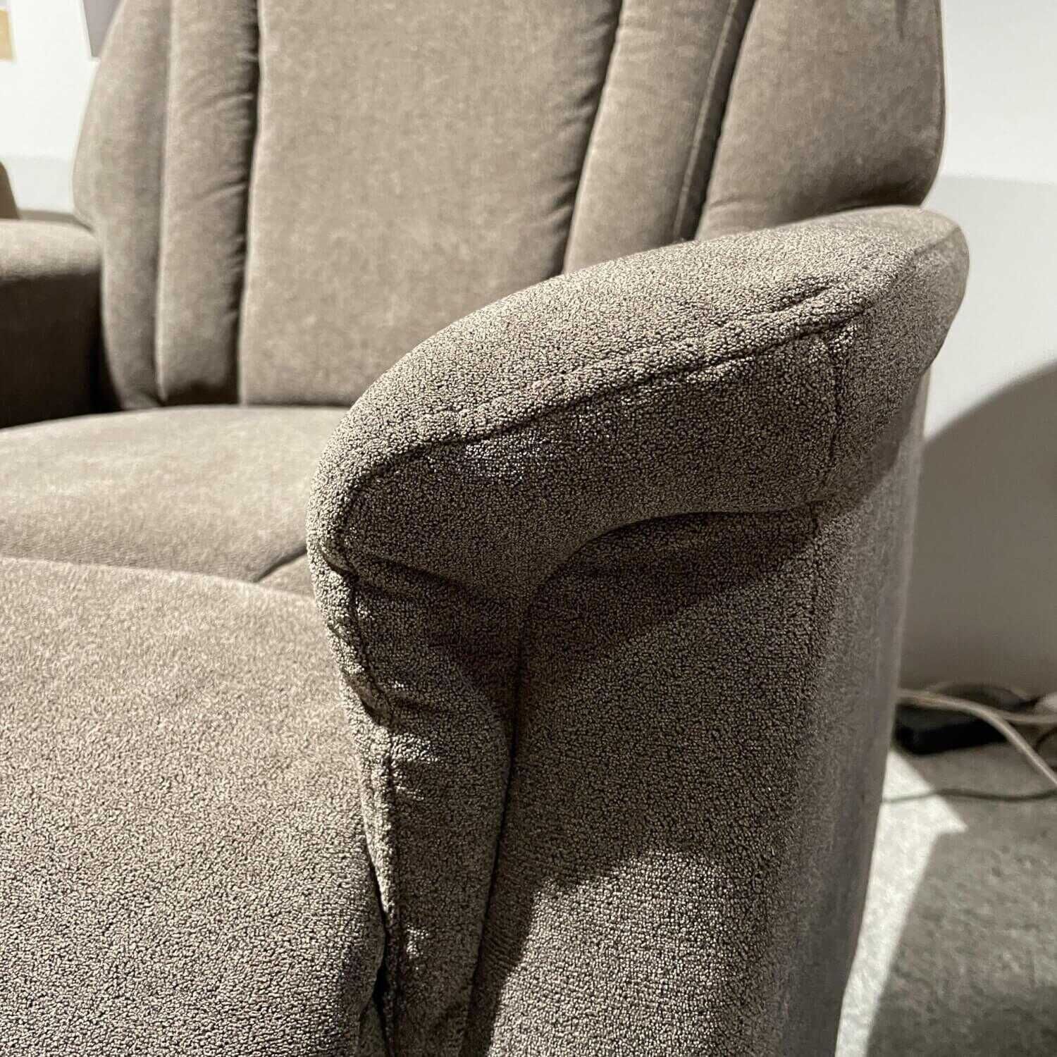 Hjort Knudsen - TV-Sessel Kanada XXL Stoff Dunkelbraun mit Motor-Aufstehhilfe - 3