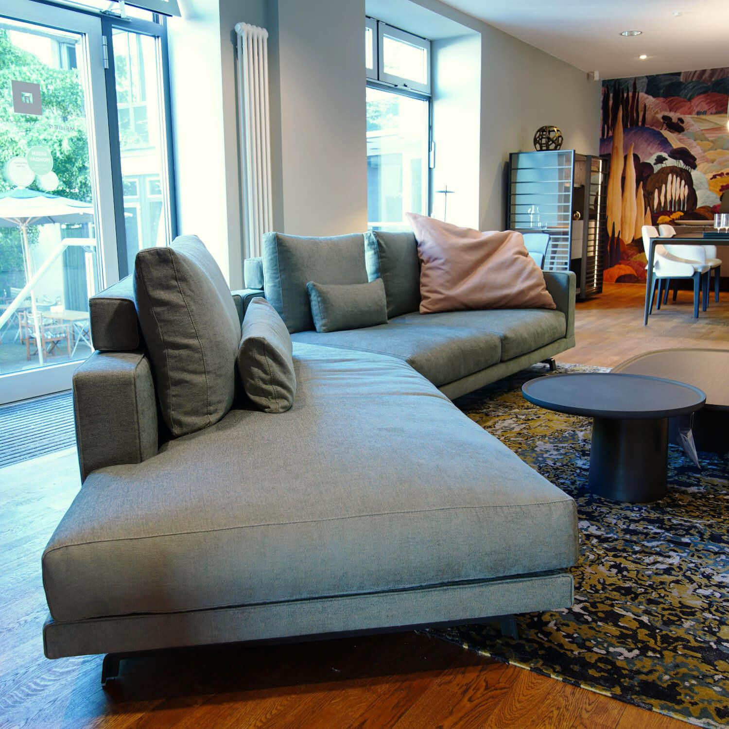 Molteni & C - Wohnlandschaft Octave Bezug Stoff Wing WG243 Grau Grün Gestell Metall Zinnfarbig Lackiert Inklusive Kissen - 9