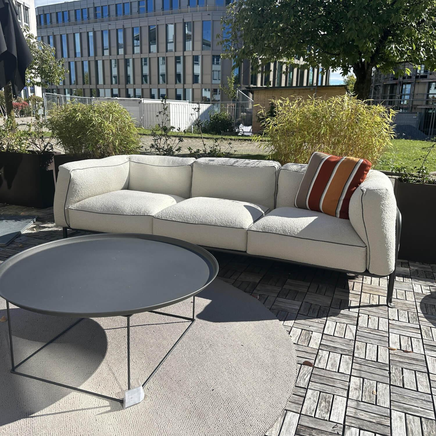 B&B Italia - Outdoor Sofa Borea Stoff Larice Bast 102 Lusso Beige Gestell Aluminiumblech Metall Anthrazit Lackiert Mit Abdeckung - 6