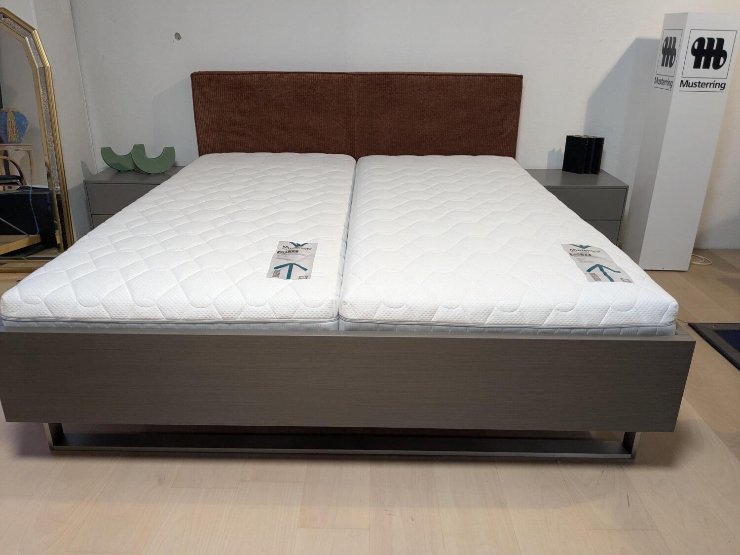 Musterring - Polsterbett Kara Frame Feinschliff Grigio Stoff Trend Cord 2 Rot ohne Lattenrost ohne Matratzen - 4