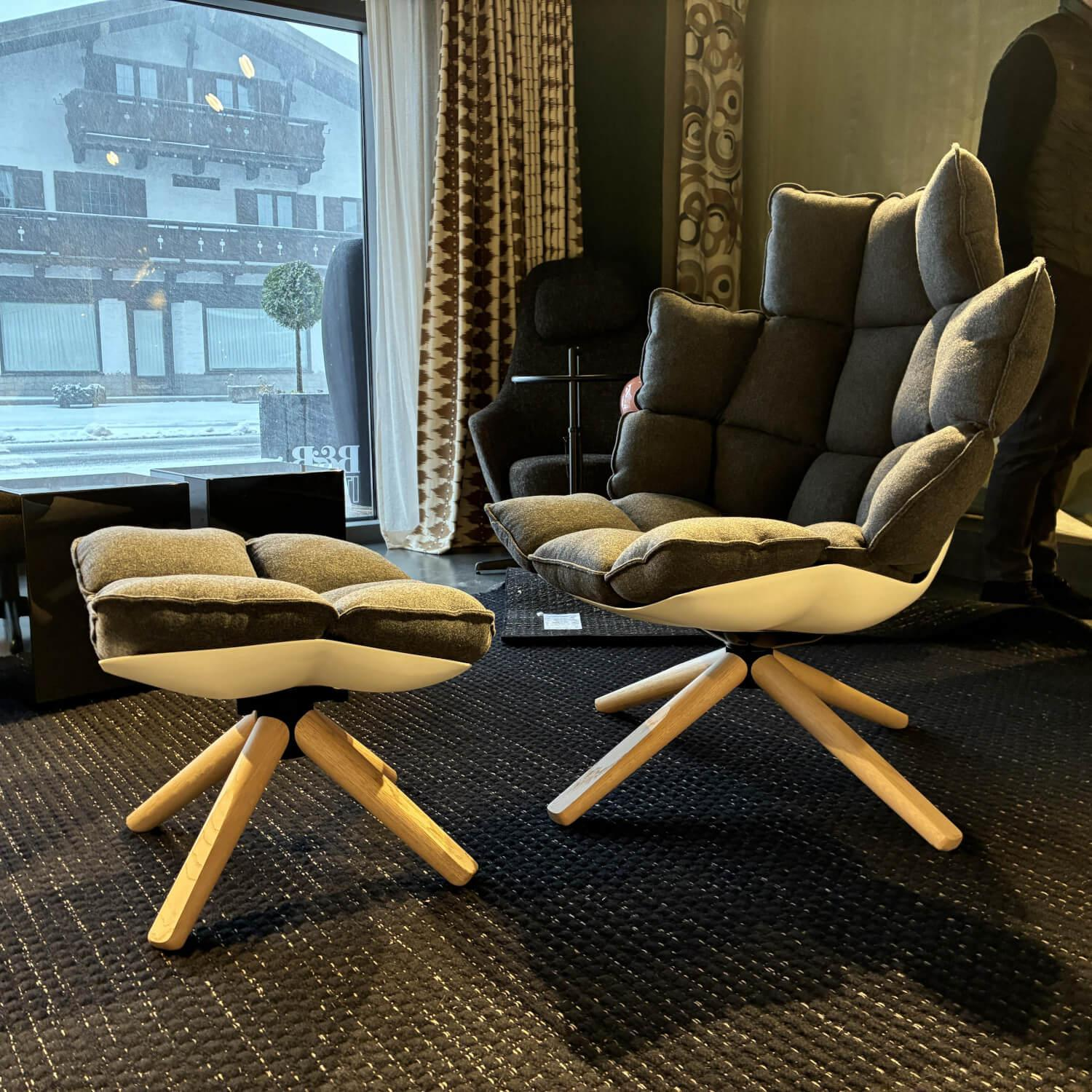 B&B Italia - Sessel Husk Stoff Serra Dunkelgrau 2025255 Schale Weiß Untergestell Eiche Hell mit Hocker - 7