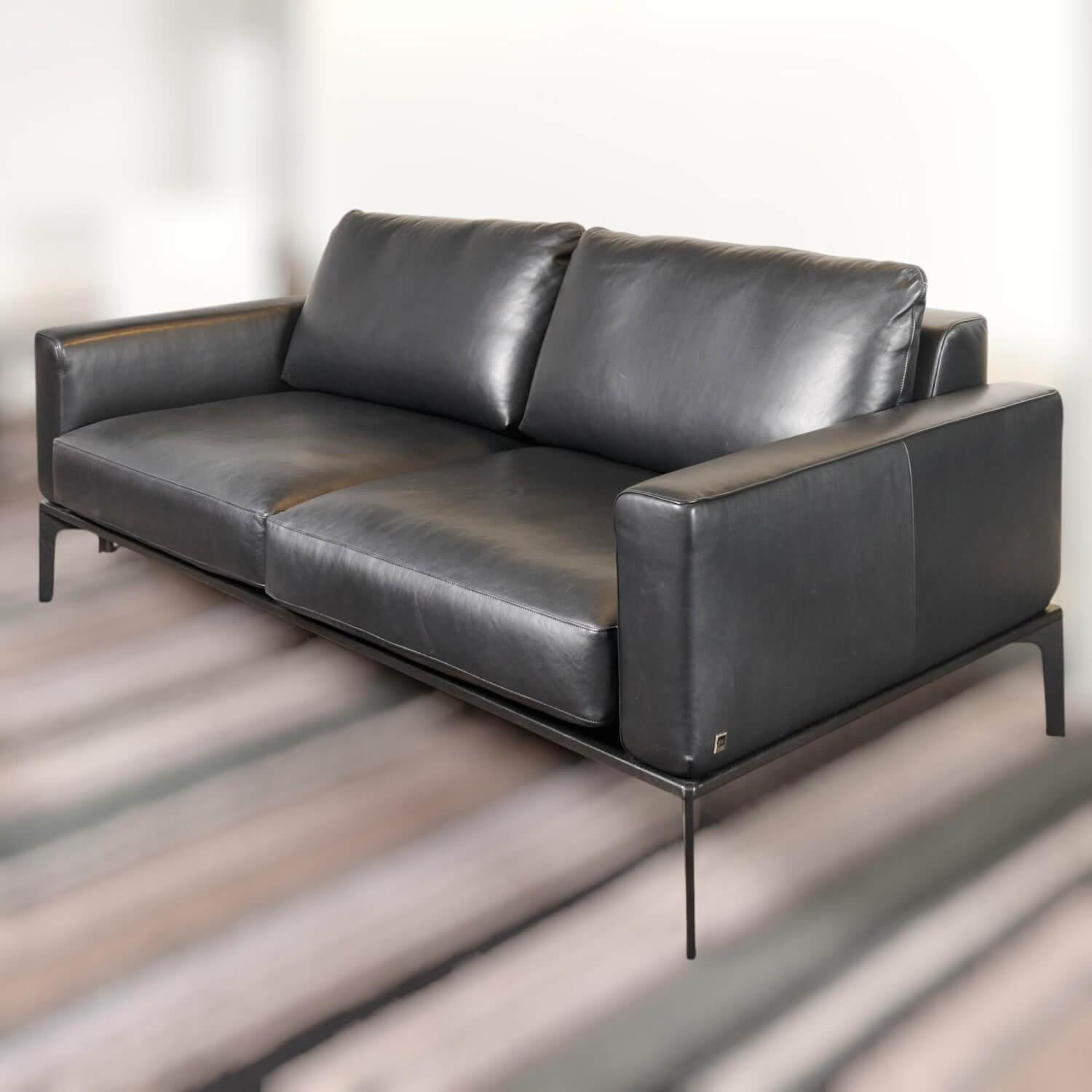 Bielefelder Werkstätten - Spirit Sofa 2/80 Armlehne Schmal Leder Space Schwarz mit 2 Kissen - 2