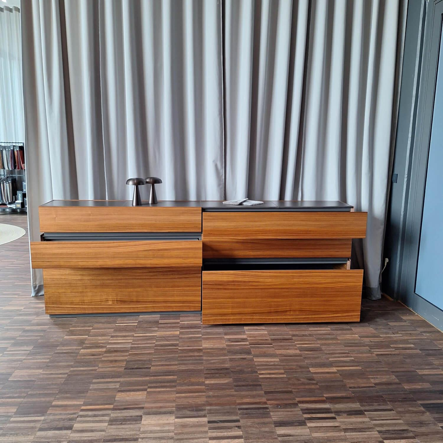 Interlübke - Sideboard Cube Nussbaum Canela Geölt Lederauflage Dunkelbraun Sockel Grau - 7