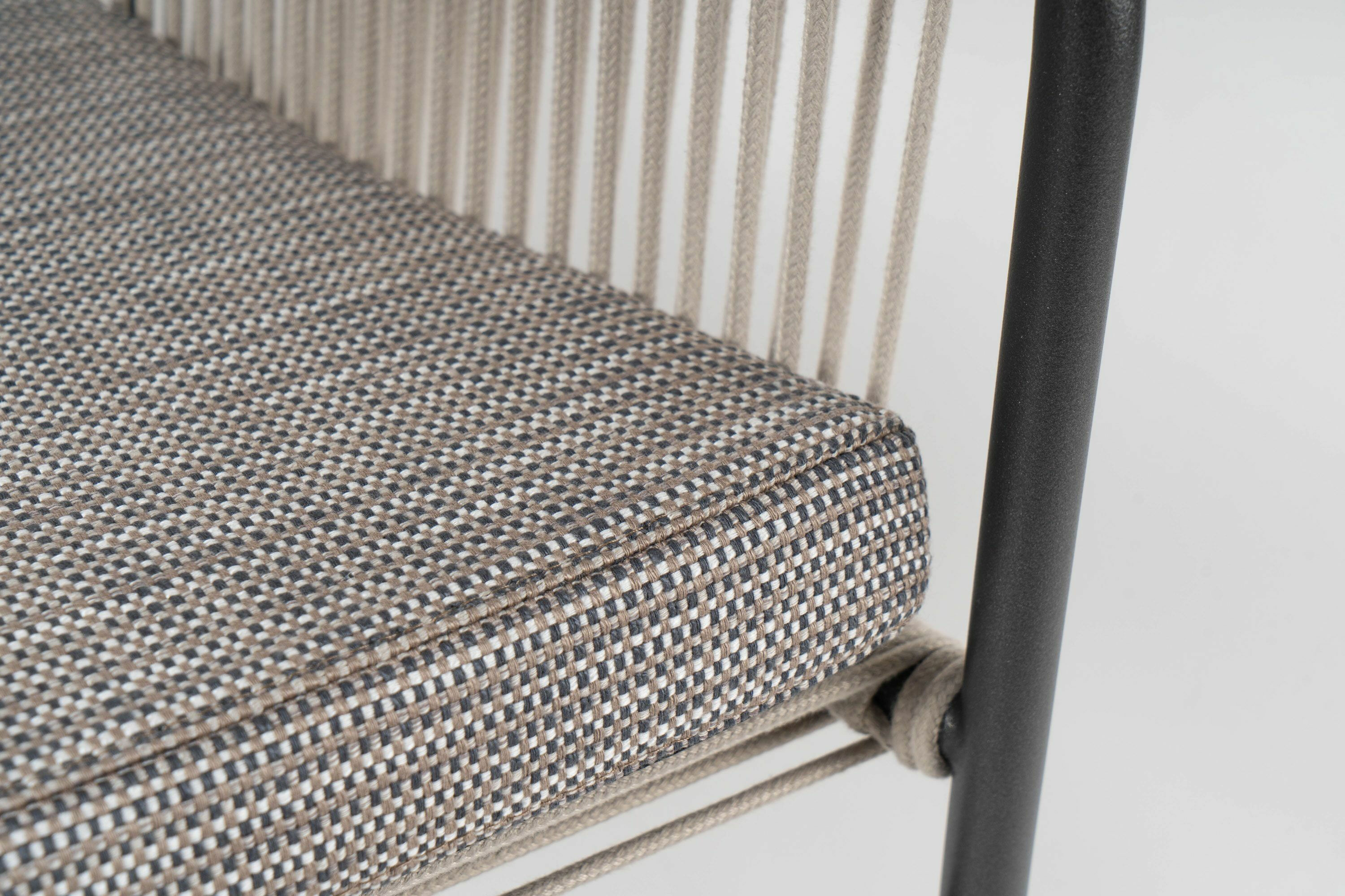 RODA - Armlehnstuhl Harp 759 Geflecht Polyester-Schnur Sand 02 Beige Metallgestell Smoke Grau - 3