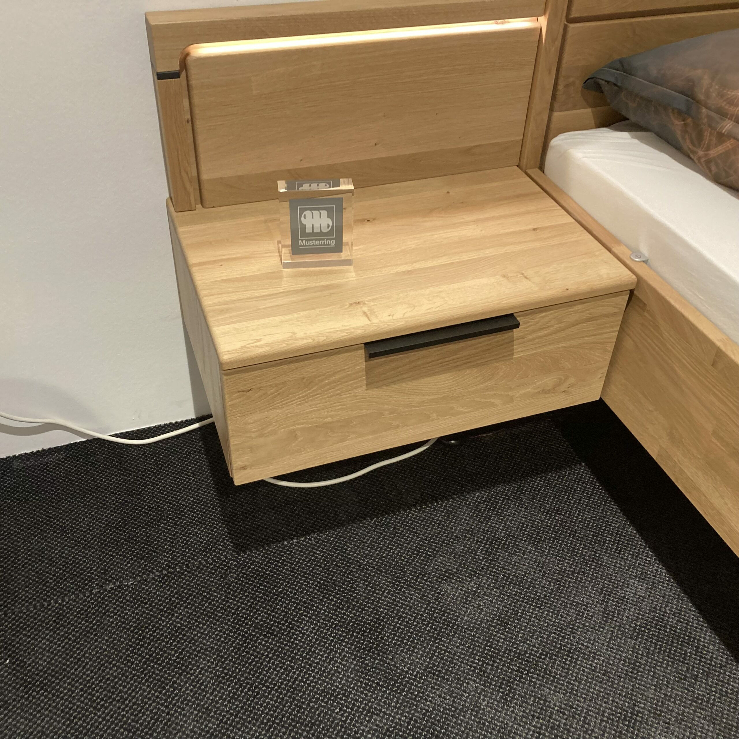 Musterring -  Bett Anconia Eiche Natur Massiv Mit 2 Hängekonsolen Mit Aufsatzpanleele Eiche Natur Massiv Griffe Eiche Natur Anthrazit Inklusive Beleuchtung Ohne Lattenrost Ohne Matratze - 4