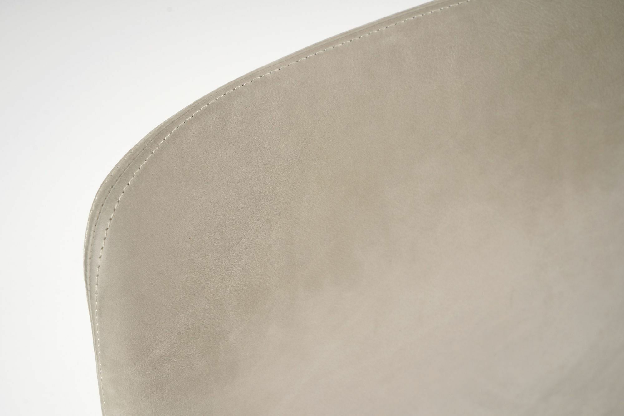 Stuhl Materia Soft Leder Nabuk 101 Conchiglia Gestell Aluminium Anthrazitgrau Lackiert