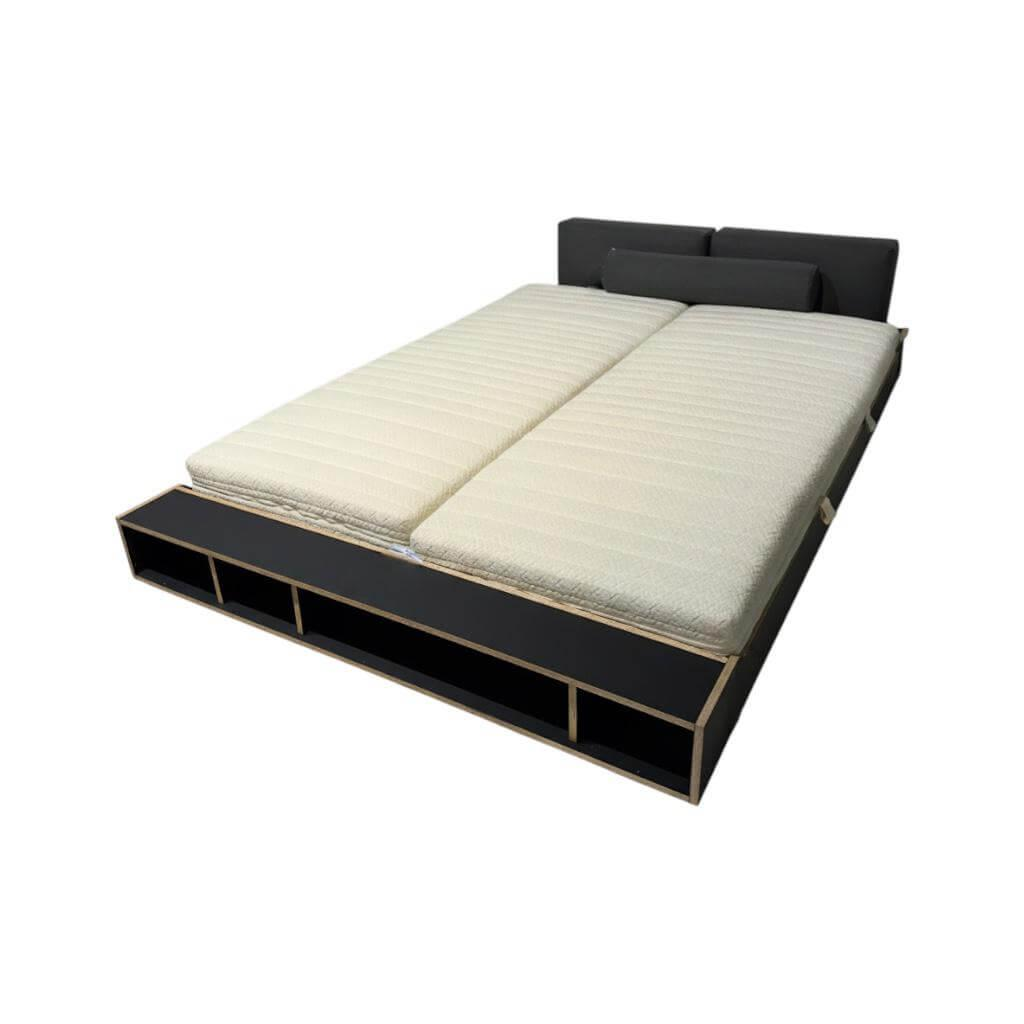 Müller Möbelwerkstätten - Bett Maude HPL Schwarz Matt Beschichtet Mit Ablageboard Inklusive Rückenkissen Und Nackenrolle - 1