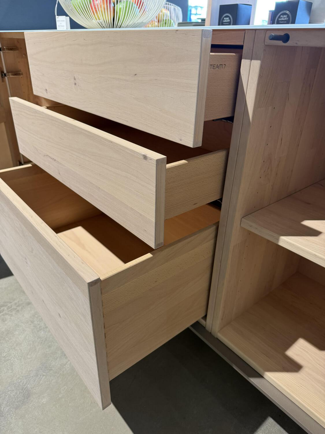 Team 7 - Anrichte Cubus Pure Erle Weißöl Glas Naturweiß Matt Gstell Erdbraun - 4