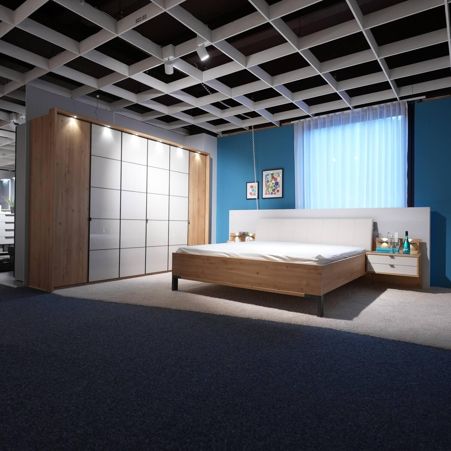 Wiemann - Schlafzimmer Capri Nachbildung Eiche Bianco Glas Und Kunstleder Champagner Creme Ohne Matratze Und Lattenrost - 6
