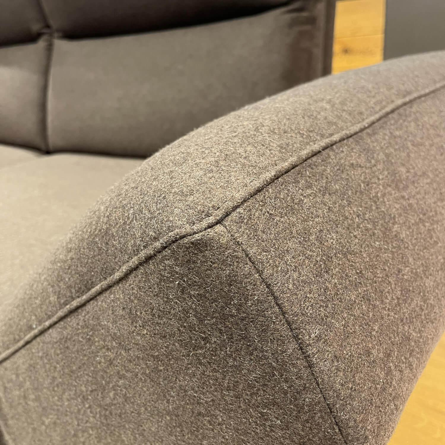 Koinor - Sofa 2,5-Sitzig DSIGN Asetto 2604 R Stoff 16 Loden 89 Alu Schwertkufe Poliert - 5