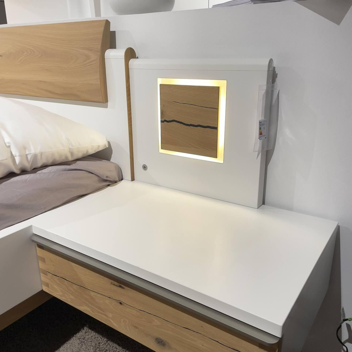 Schlafzimmer WSL 6000 Lack Weiß Akzent Dickfurnier Balkeneiche Geölt Gebürstet Mit Beleuchtung Ohne Matratze Und Lattenrost