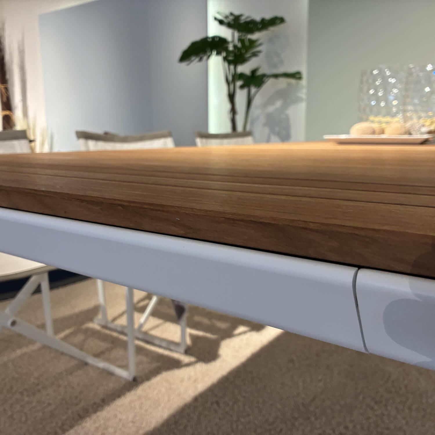 B&B Italia - Outdoor Essgruppe Mirto Teakholz Gebürstet Stoff Sige Weiß Natur Gestell Weiß Lackiert - 3