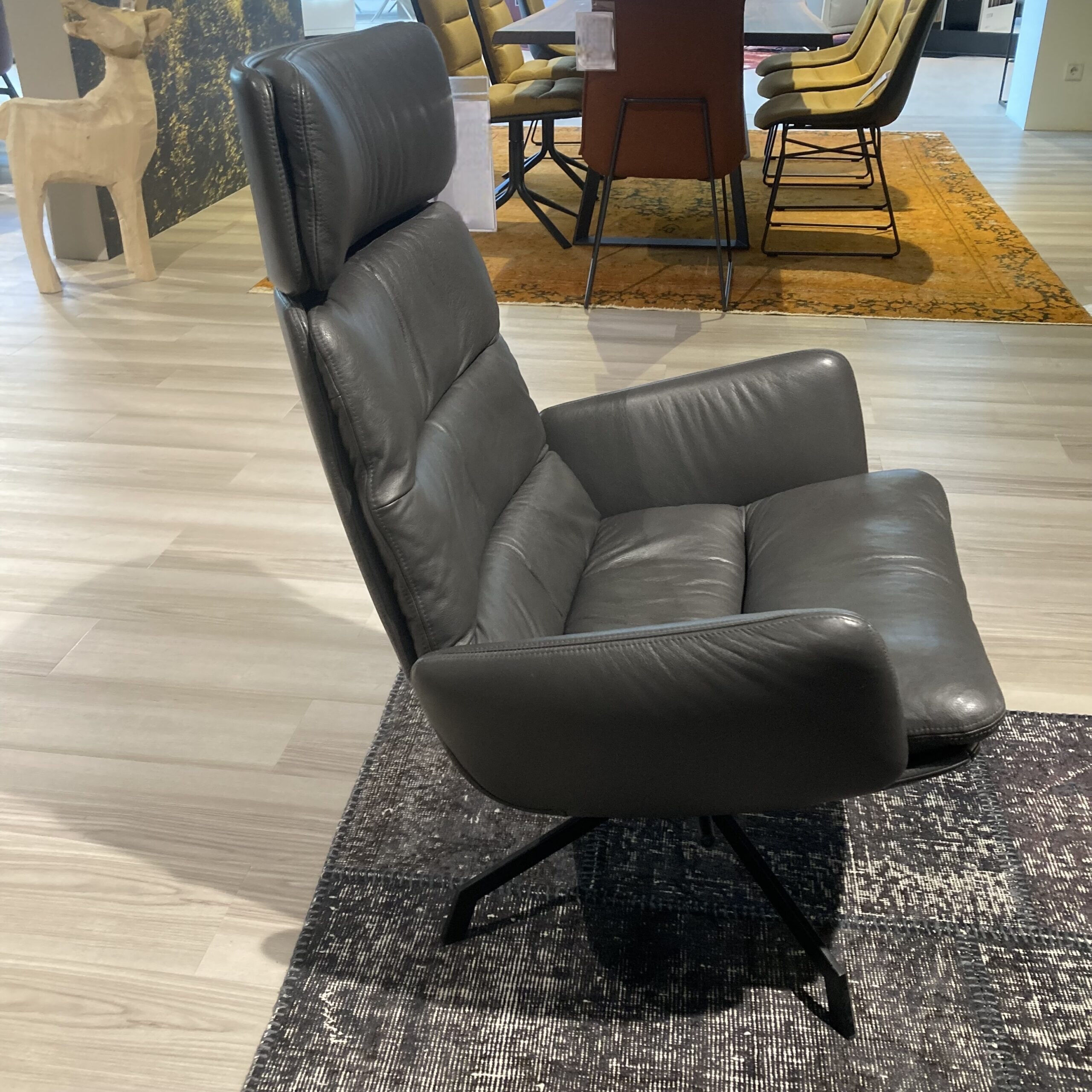 KFF - Sessel Arva Leder Sauvage Anthrazit Drehgestell Metall Schwarz Inklusive Hocker - 4