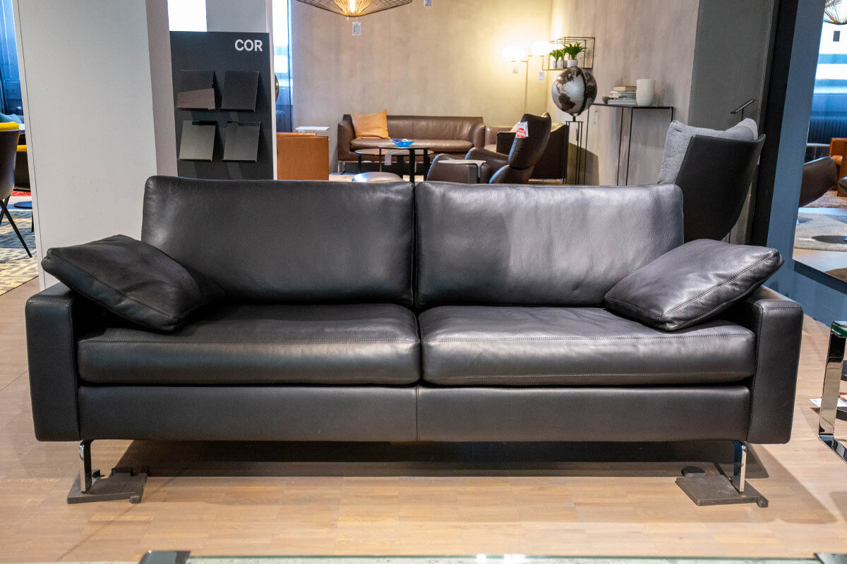 COR - Sofa Conseta Leder 458 Schwarz Füße Verchromt Inklusive 2 Armlehnkissen - 2