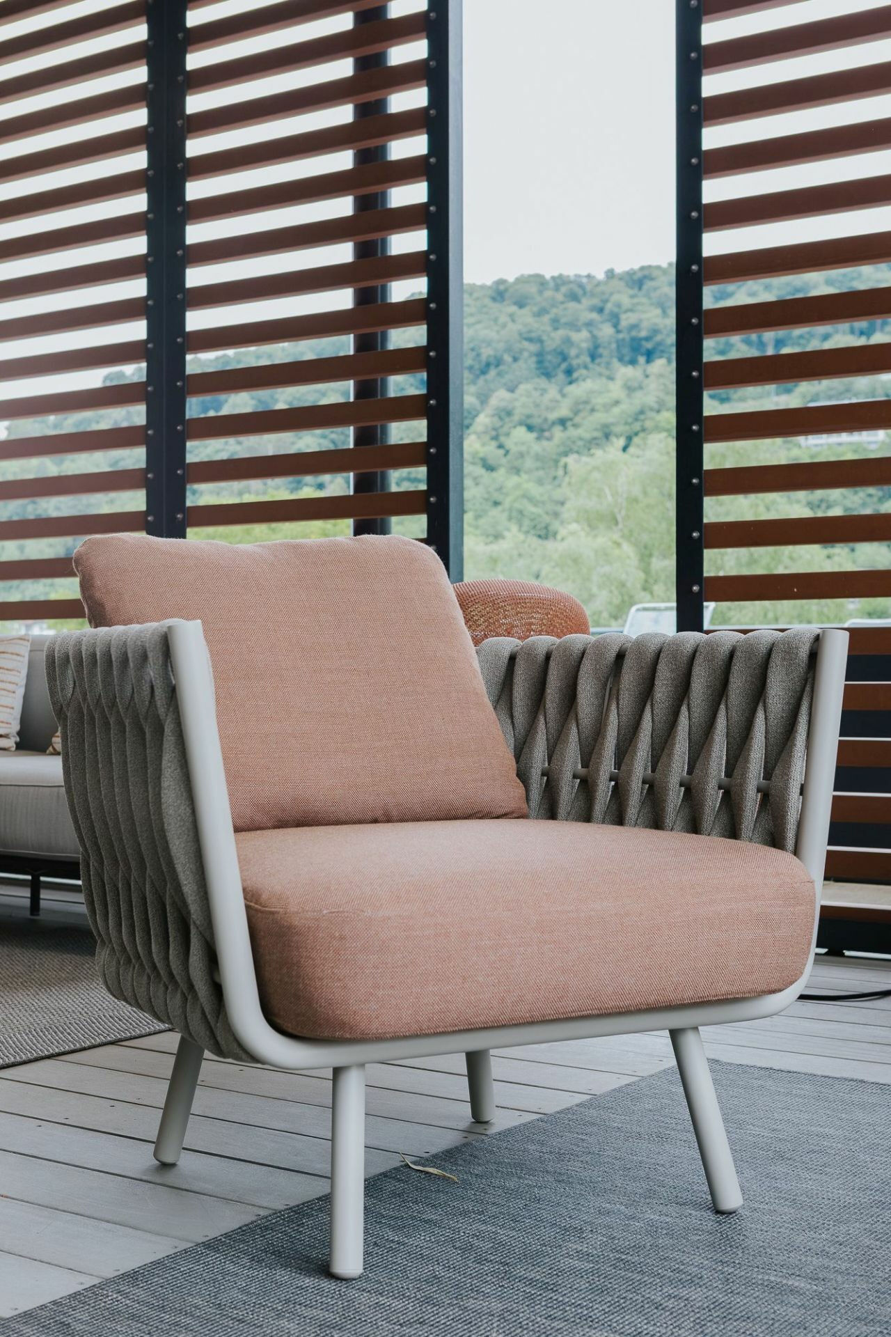Tribù - Lounge Chair Tosca Stoff Mushroom E103 Rot Braun Bespannung Tricord Und Textilene Linen Grau Gestell Stahl Pulverbeschichtet Grau - 3