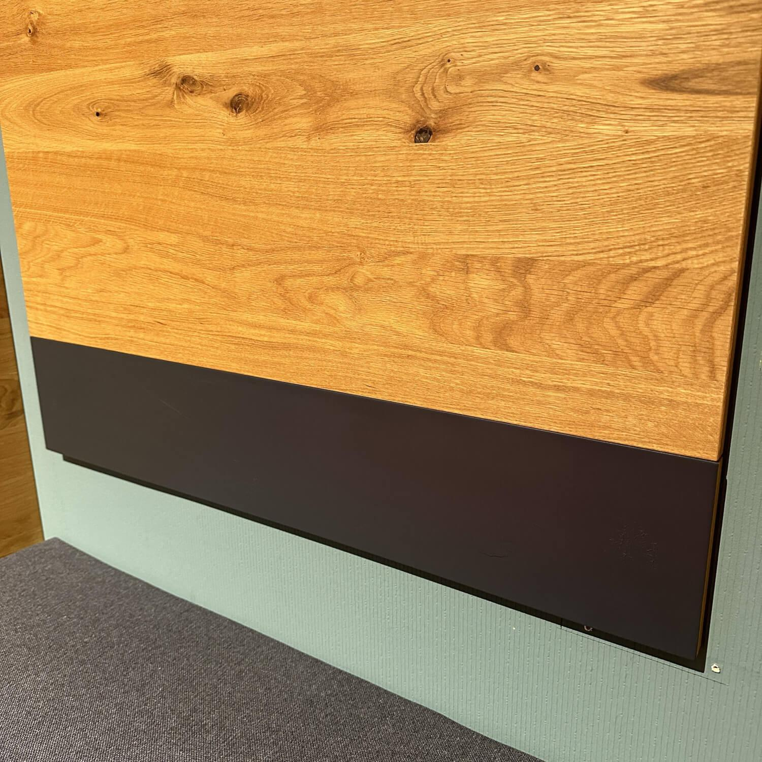 Wohn Concept - Garderobe IL 6008 Vollholz Wildeiche Quer Furniert Absetzung Beton Stone Grey Grau Rückwand Lack Grey Matt Grau - 10