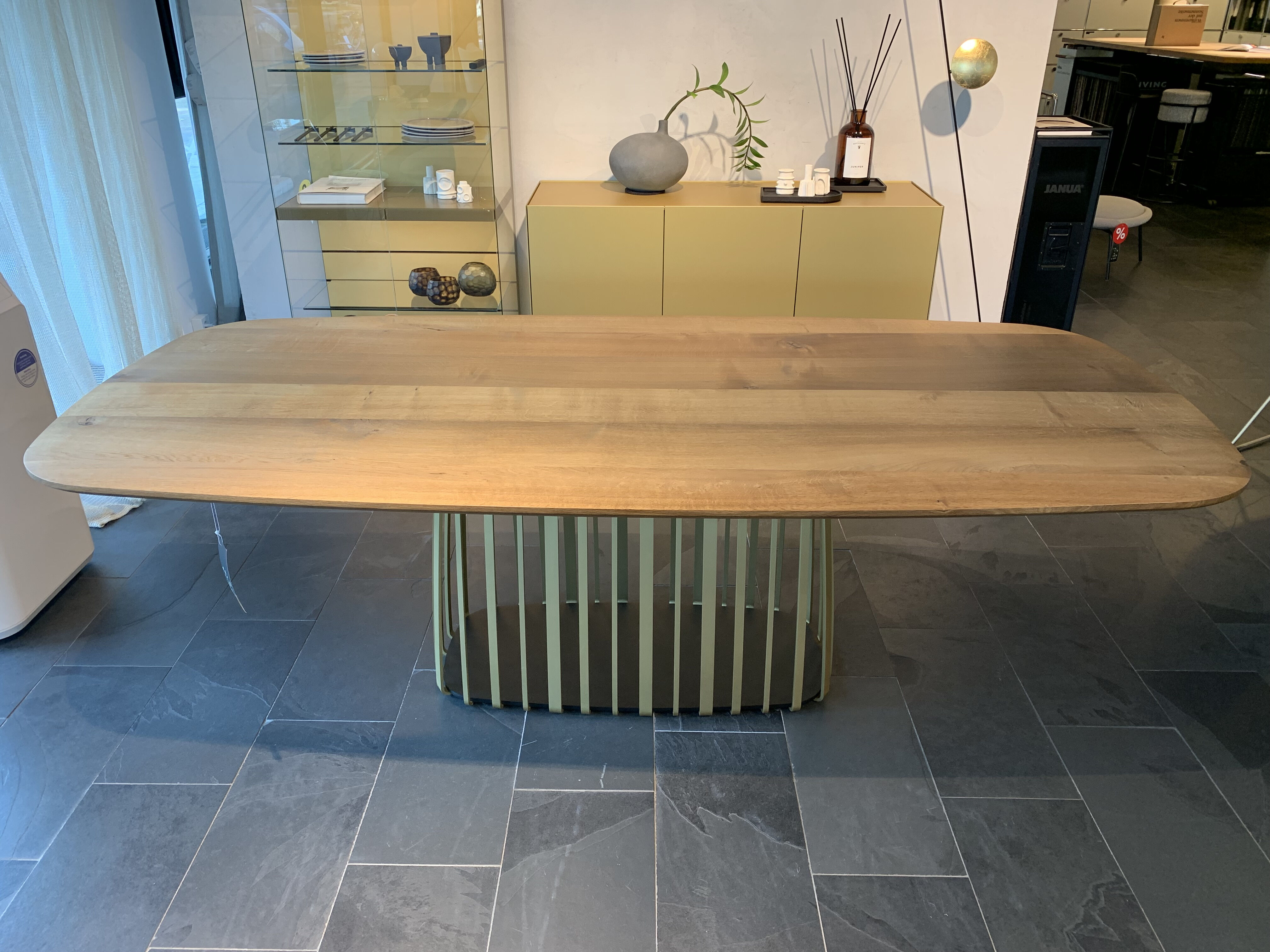 Janua - Esstisch Basket Platte Eiche Geräuchert Natur Geölt Gestell Aluminium Exoliert Farbe Messing - 2