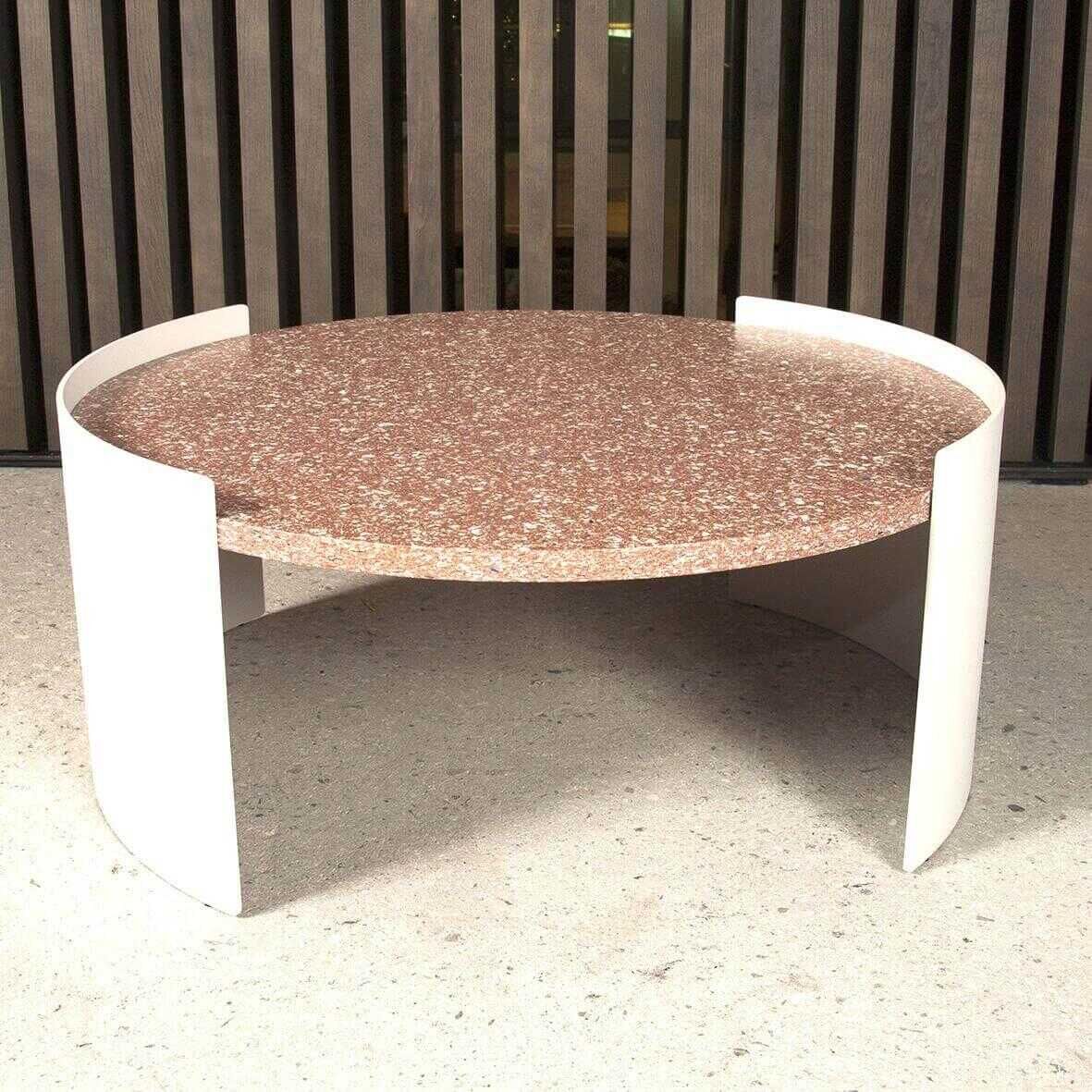 Tisch Mod. 554 Bowy Outdoor Weiß Rot Gestell Aluminium Elfenbein Gebeizt Gaufriert