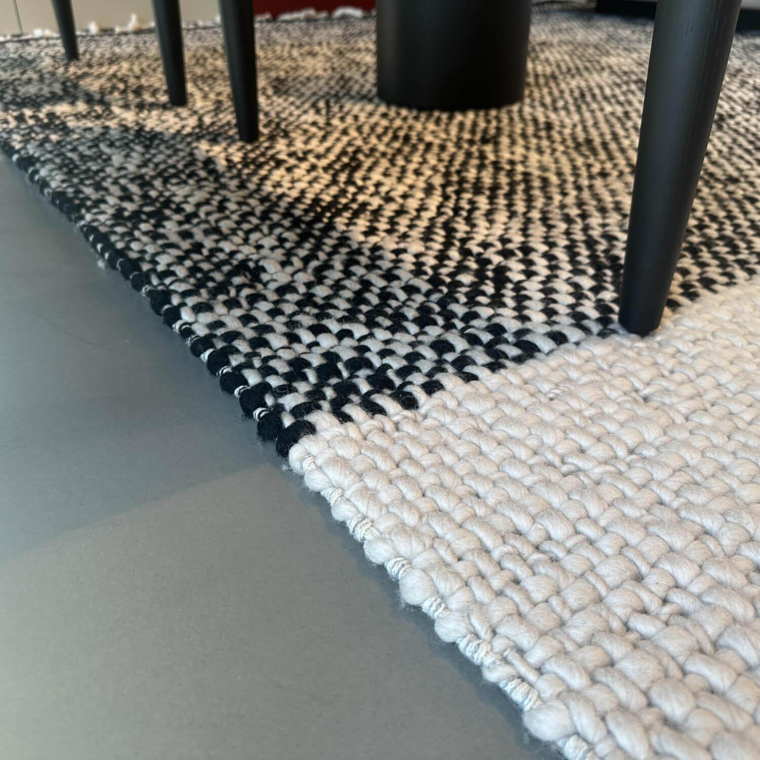 Minotti - Teppich 450x250 Cross Flag Bian Cenere Wolle Weiß Schwarz - 4