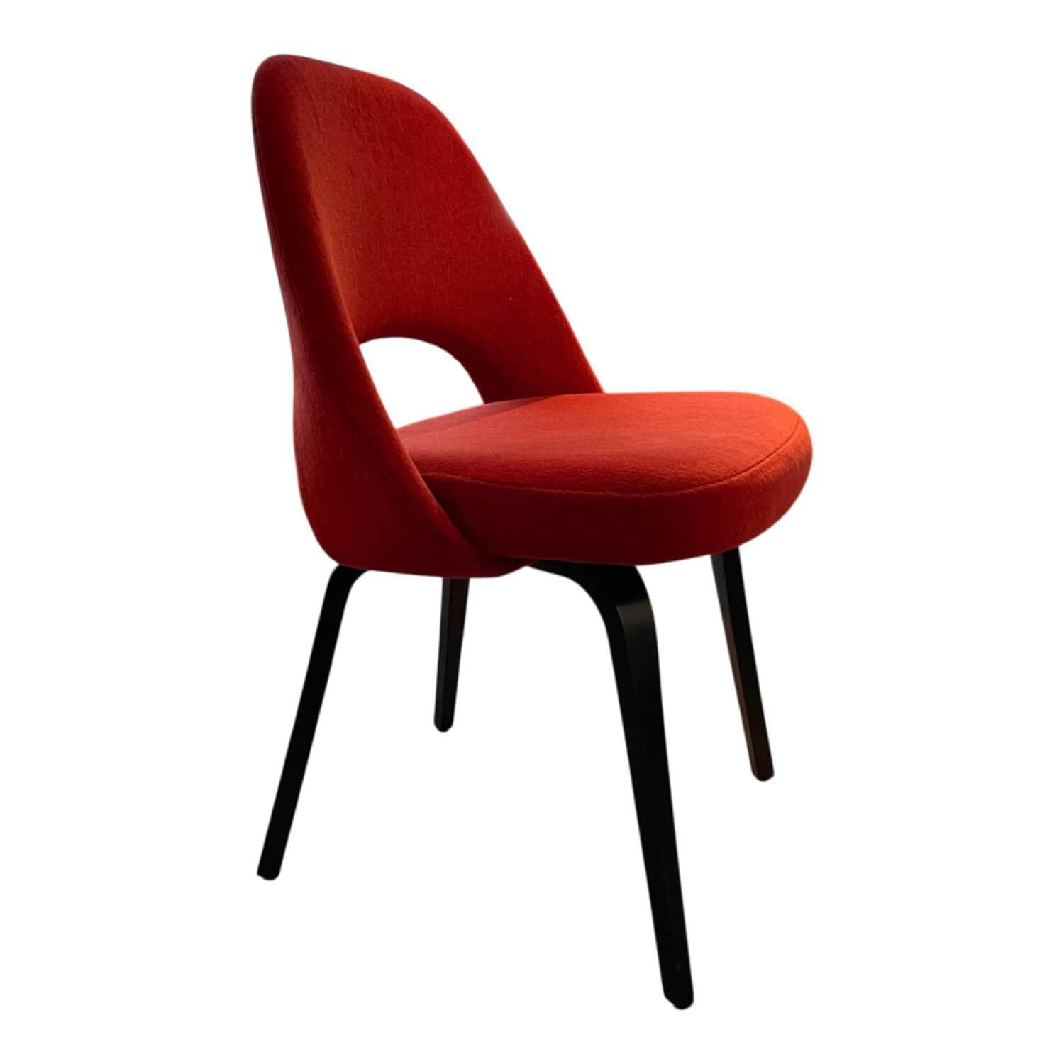 Knoll International - Saarinen Conference Chair Stoff B Velvet Tomato Rot ohne Armlehnen - 1