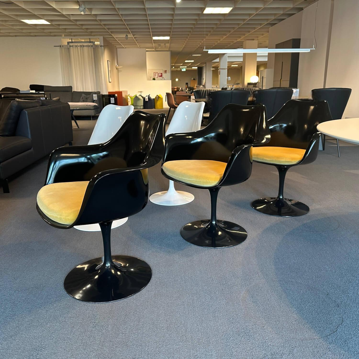 Knoll International - Essgruppe Saarinen Tisch Platte Fenix Weiß Fuß Schwarz Stuhl Tulip Fenix Schwarz Und Weiß Stoff Eva 154 Gold - 8