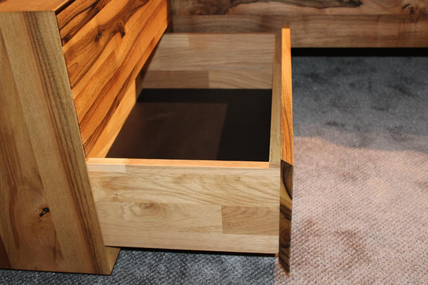 Paul Lindberg - Bettanlage Feria Nussbaum Massiv Stoff Loft Graphit 66 Grau mit 2 Nachtkästchen - 6