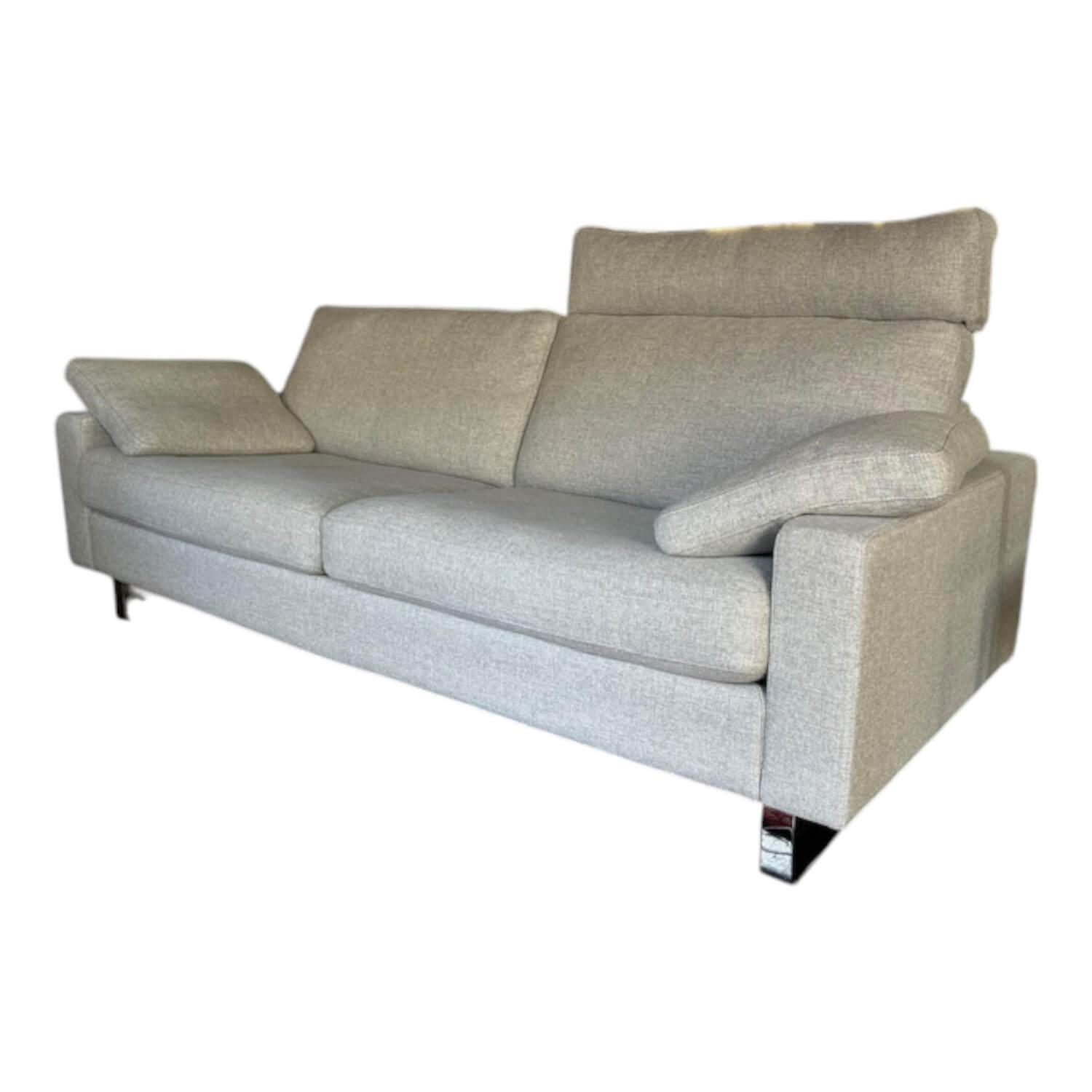 COR - Sofa Conseta Stoff 93 Lichtgrau Kufen Chrom mit 2 Armlehnkissen und Kopfstütze - 1