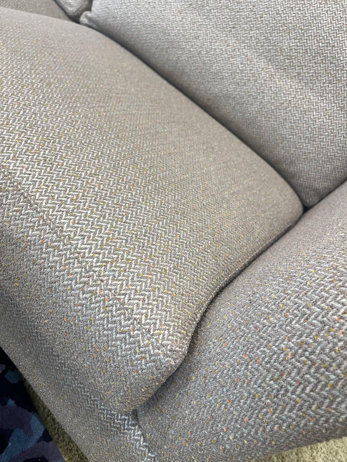 Bielefelder Werkstätten - Sofa Saloni Stoff Ron Grau Beige Inkl. Nackenkissen Stoff Ruby Gelb Füße Holz Grau Lackiert - 2