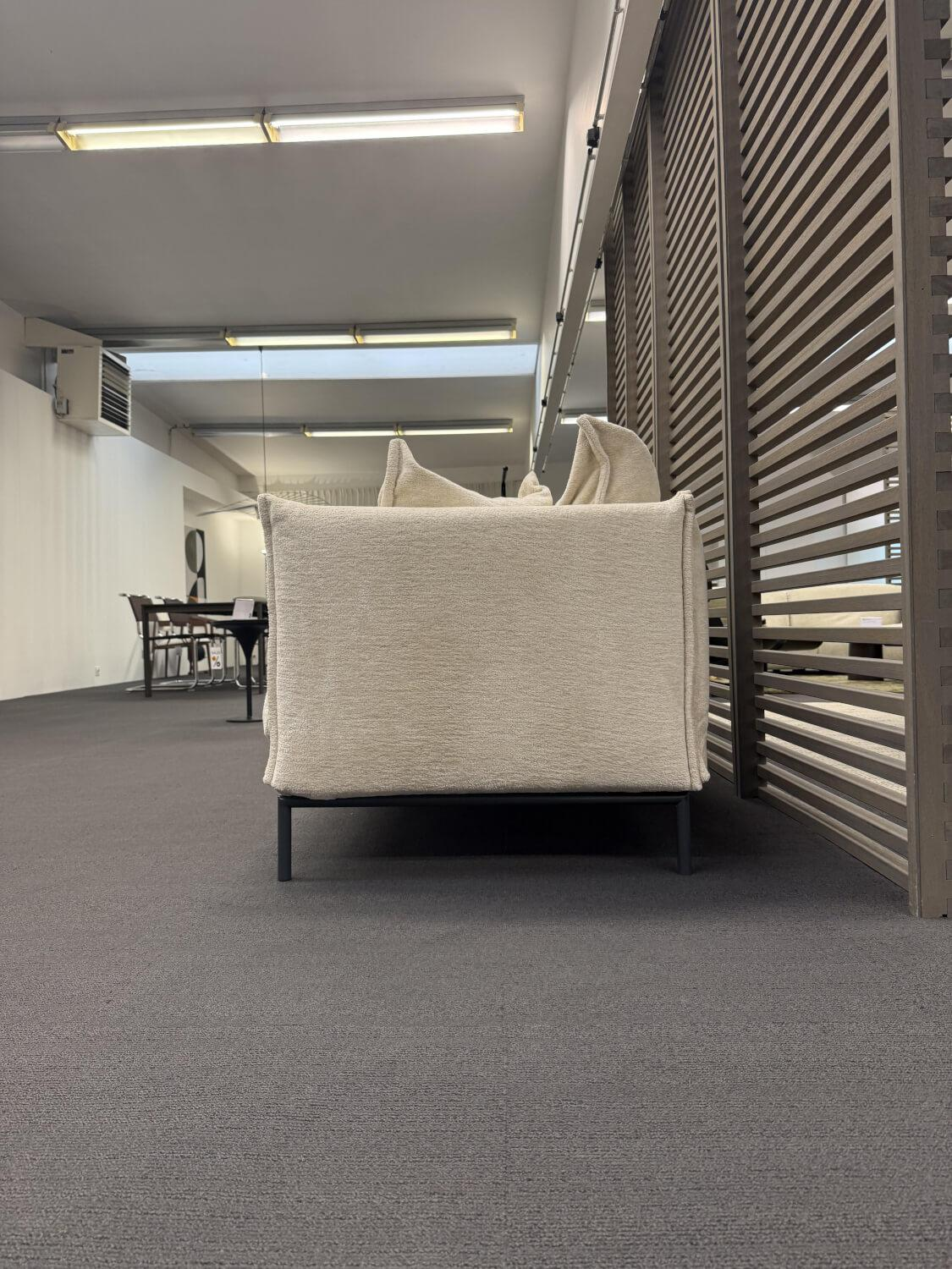 Moroso - Sofa Gentry Stoff A8825 Yeti 02/14 Creme Füße Metall Schwarz - 2