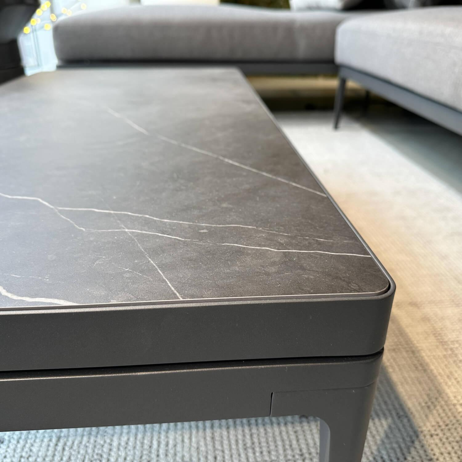 Gloster - Kaffeetisch Grid Platte Keramik Nero Schwarz Gestell Aluminium Meteor Schwarz Pulverbeschichtet - 5