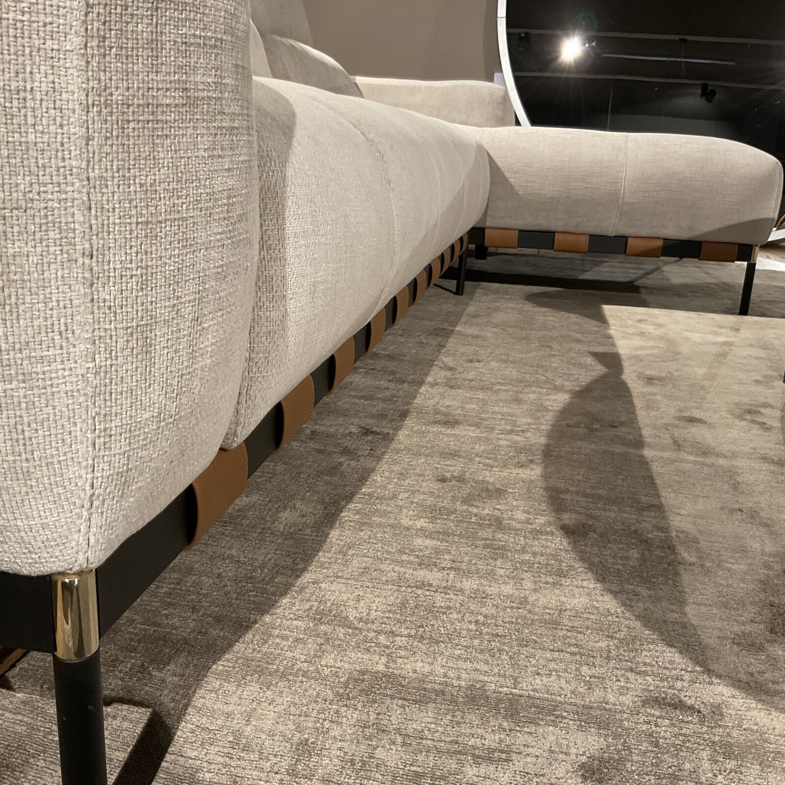 Cierre - Ecksofa Oscar Stoff 2 Ollin 101 Hellgrau Beige Sockel Metall Schwarz Lackiert Füße Chrom Gold - 2