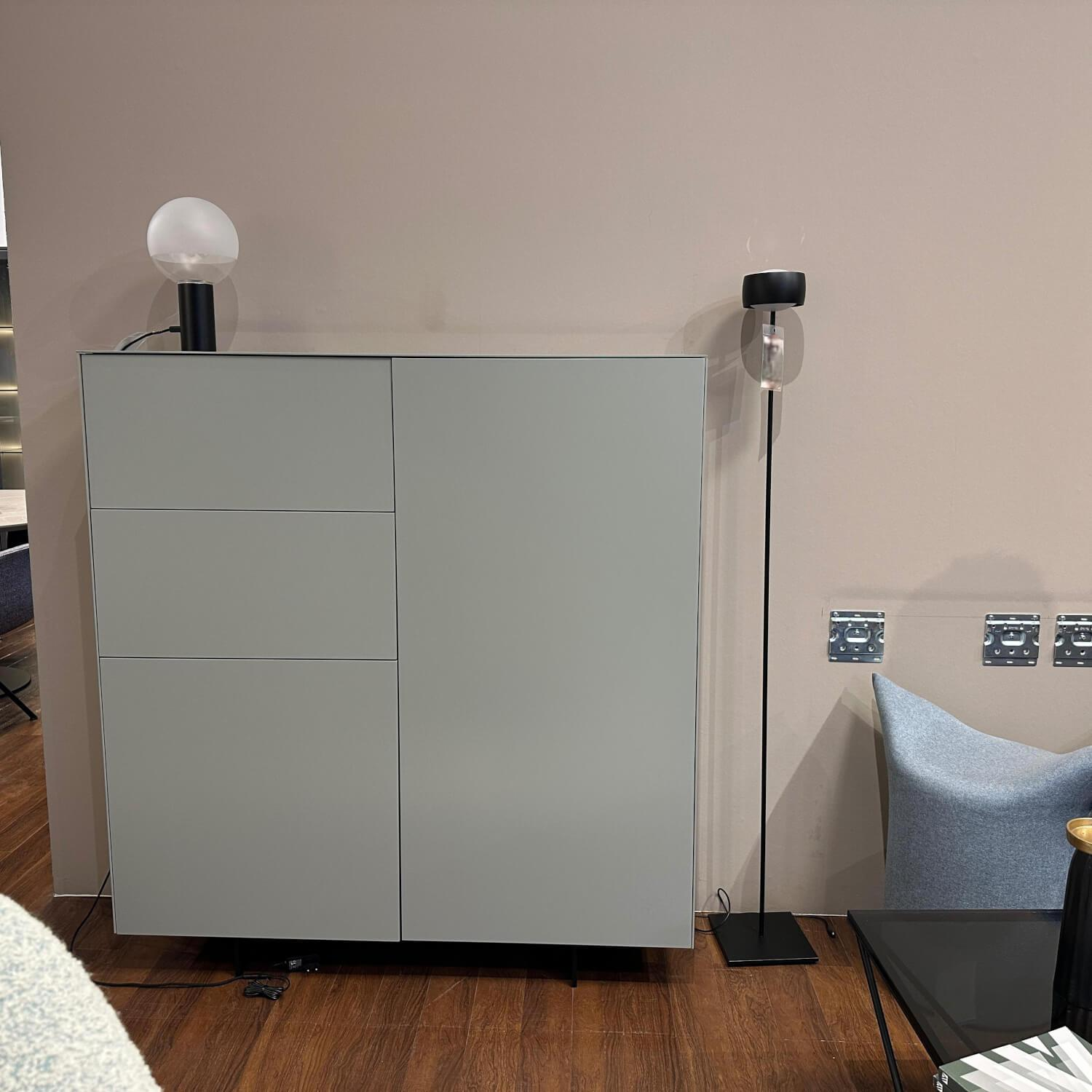 form1 - Sideboard F10 Lack A37 Reed Grün Grau Füße Metall Schwarz Gepulvert - 2