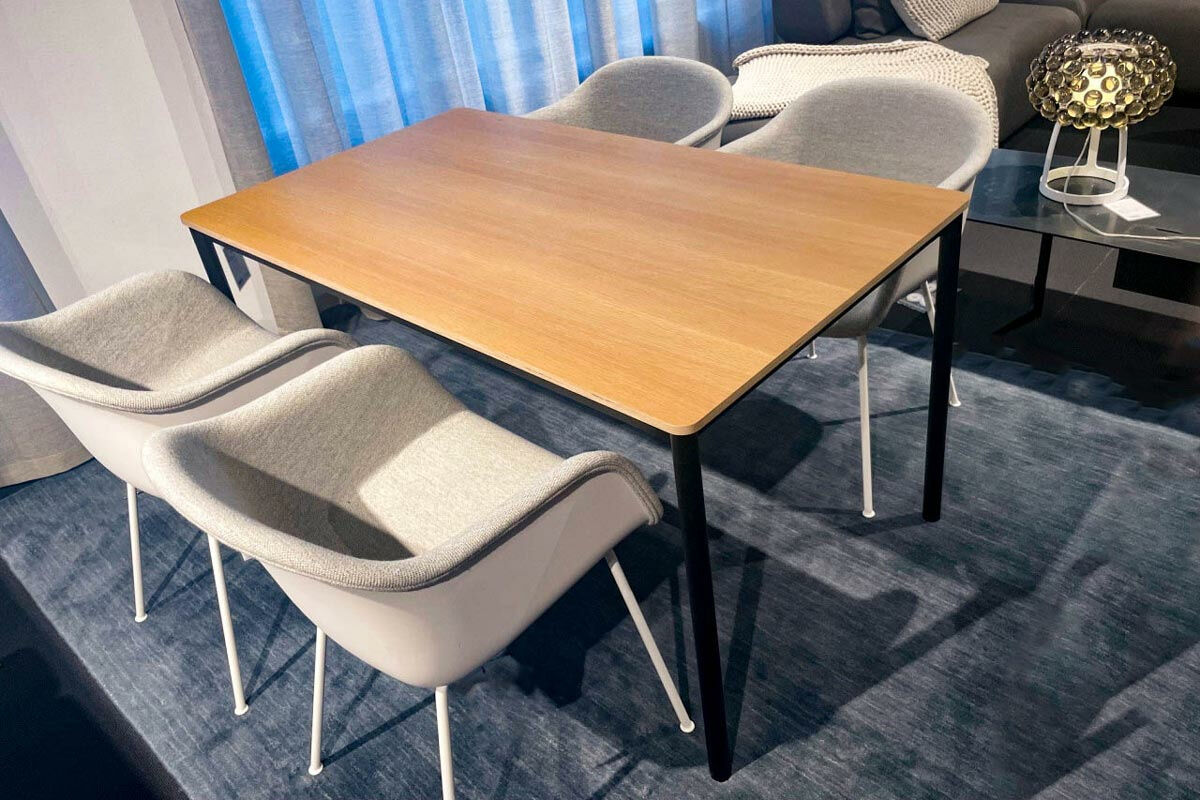 Muuto - Esstisch Base Table Schichtholzplatte Eiche Furniert Klarlack Gestell Aluminium Schwarz Pulverbeschichtet - 2