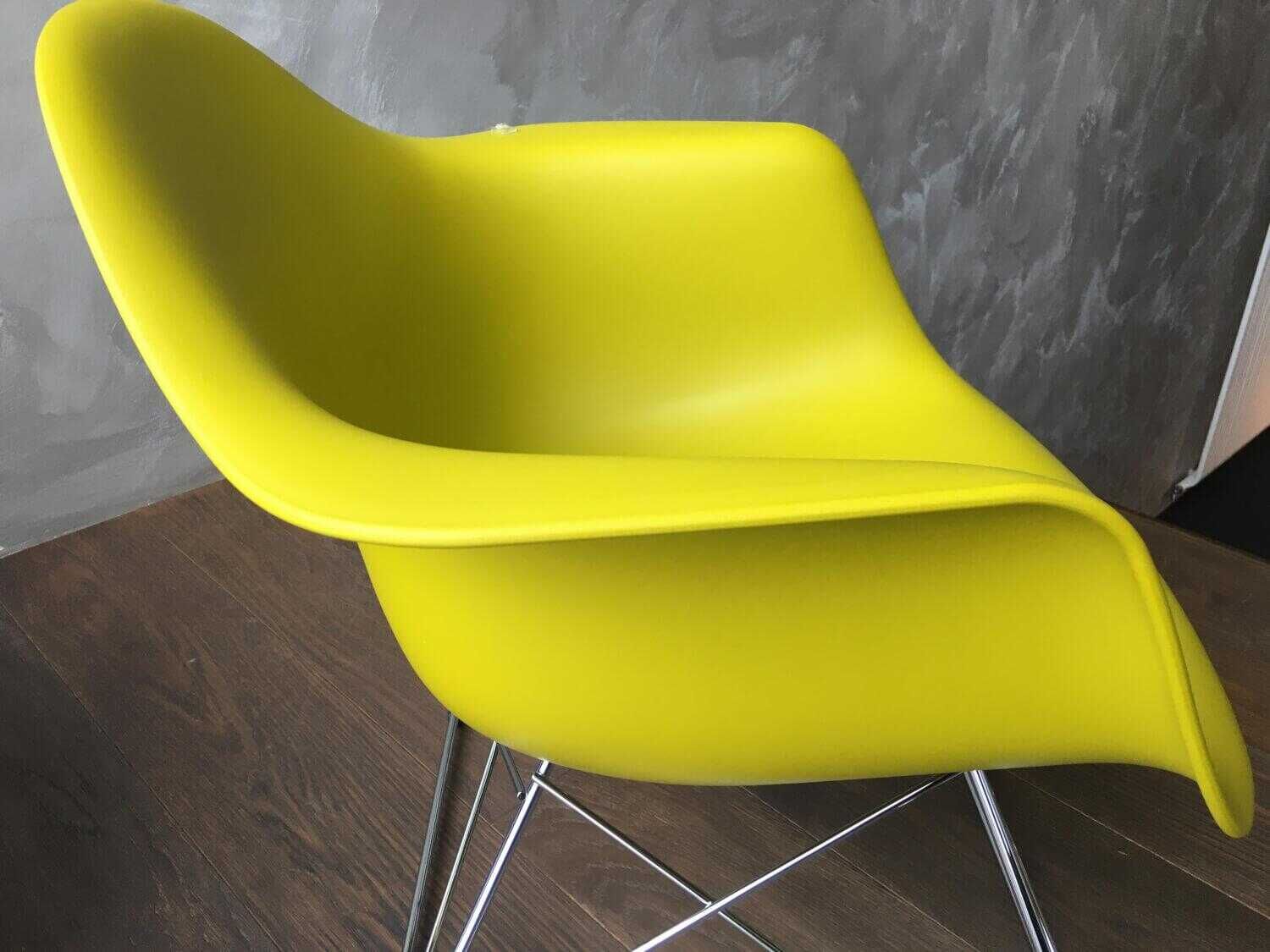 Vitra - Stuhl Eames Plastic Arm Chair LAR Senf 34 Gelb - 6