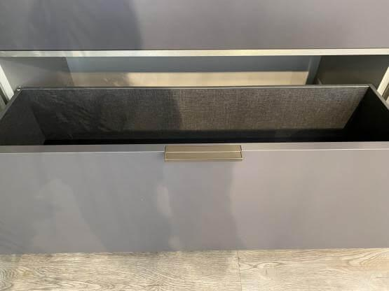 Ligne Roset - Vitrine Dita Lack Kommisionsfarben Grau - 3