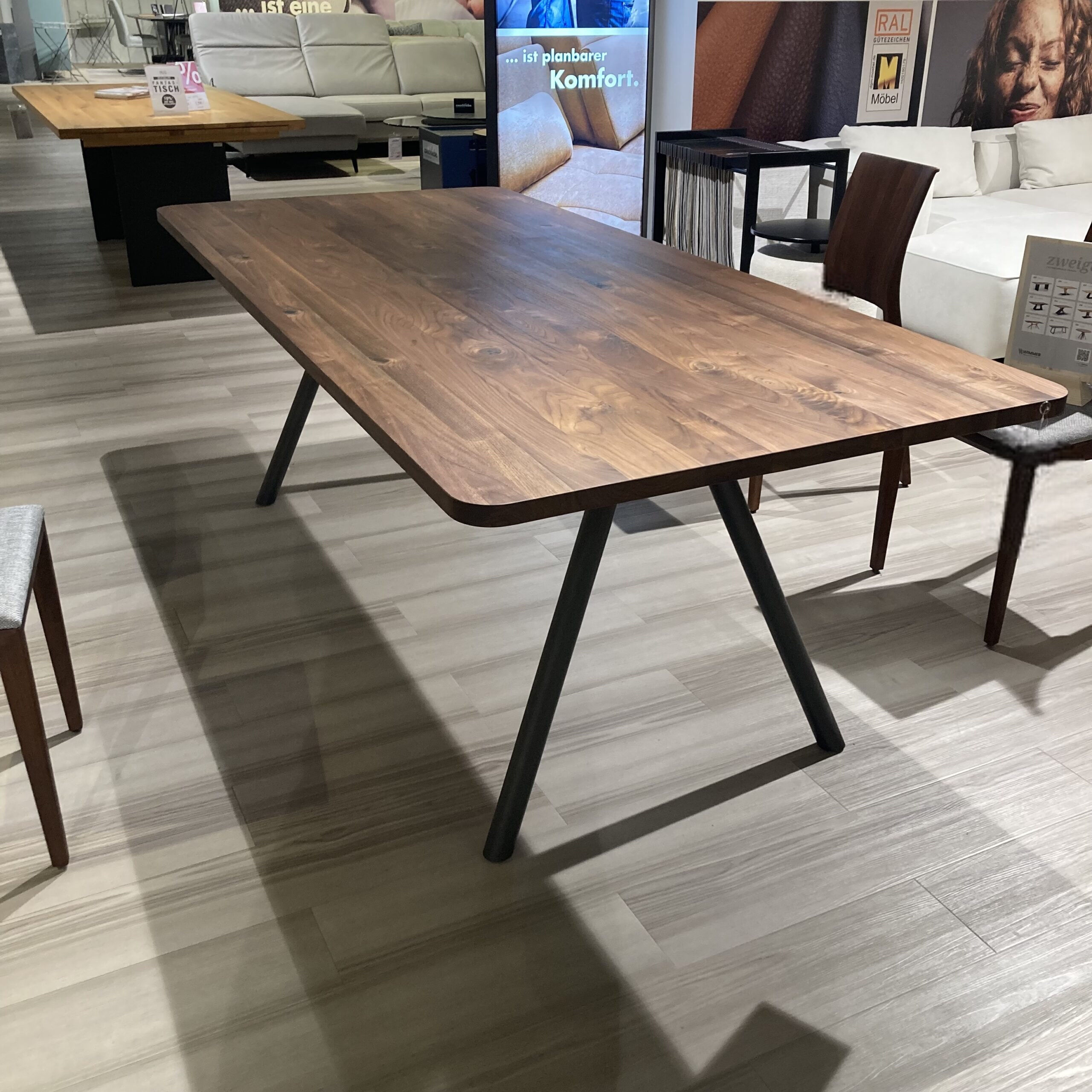 Bert Plantagie - Esstisch Select N Platte Astiger Nussbaum Geölt Gestell Schwarz - 3